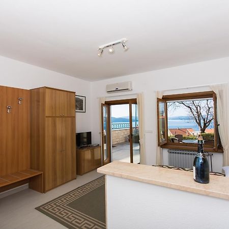 Apartments Bisera Трогір Екстер'єр фото