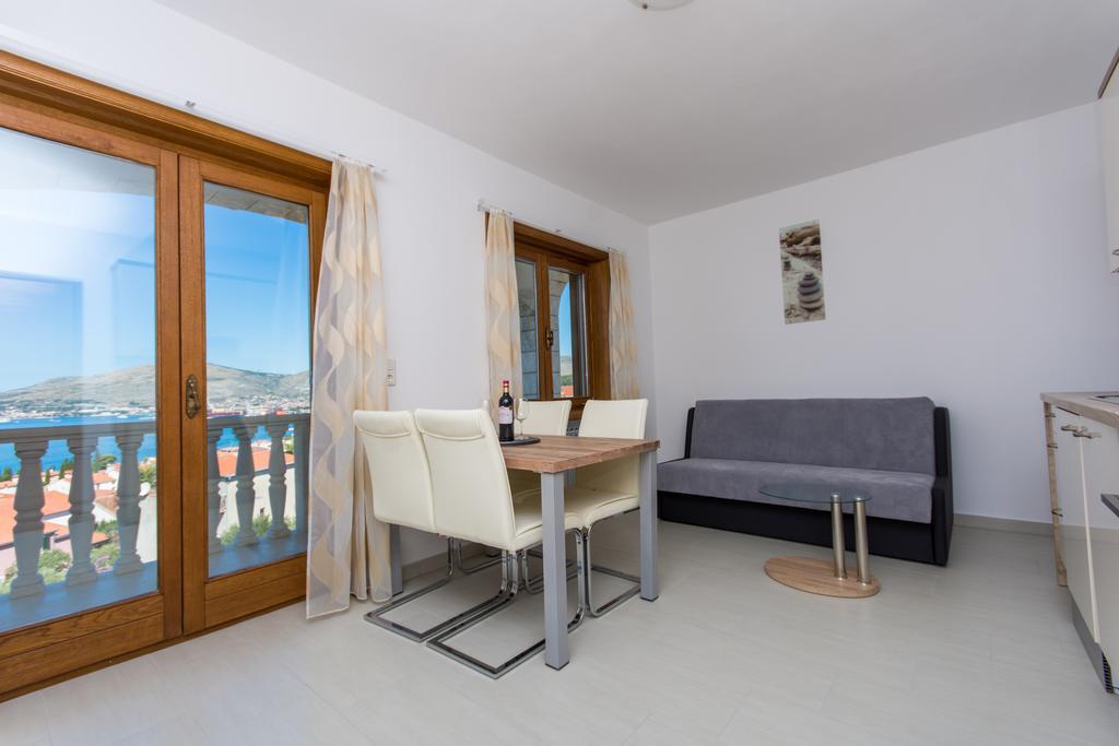 Apartments Bisera Трогір Екстер'єр фото