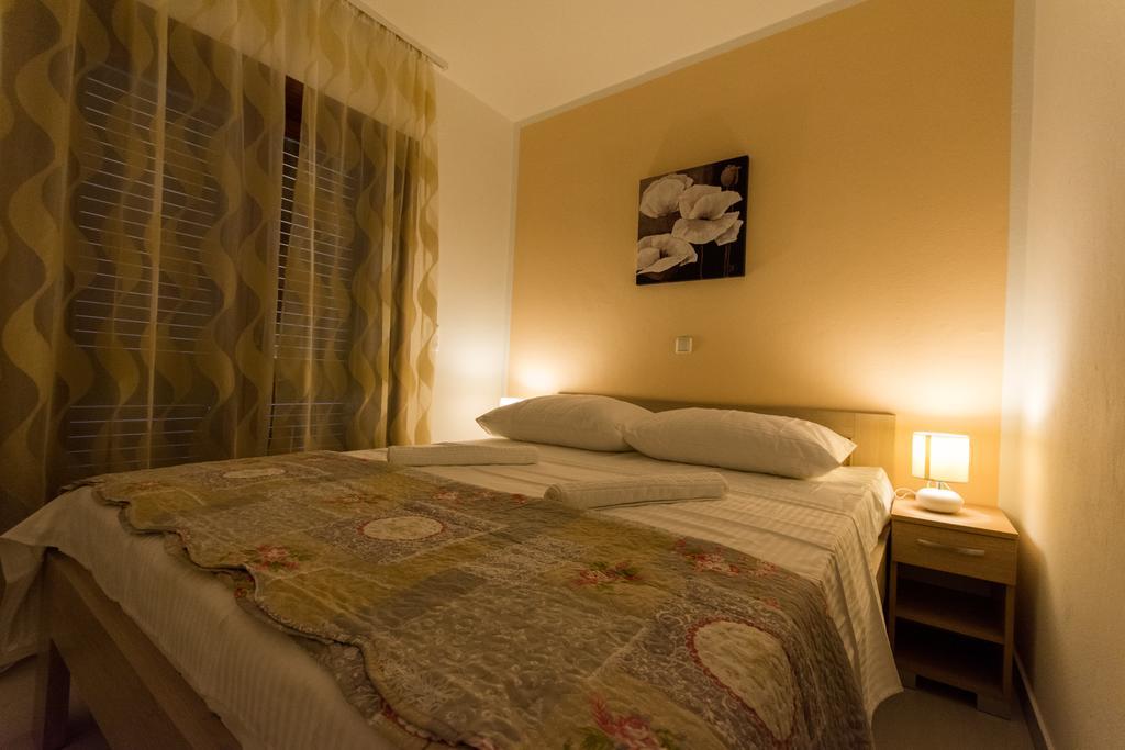 Apartments Bisera Трогір Екстер'єр фото