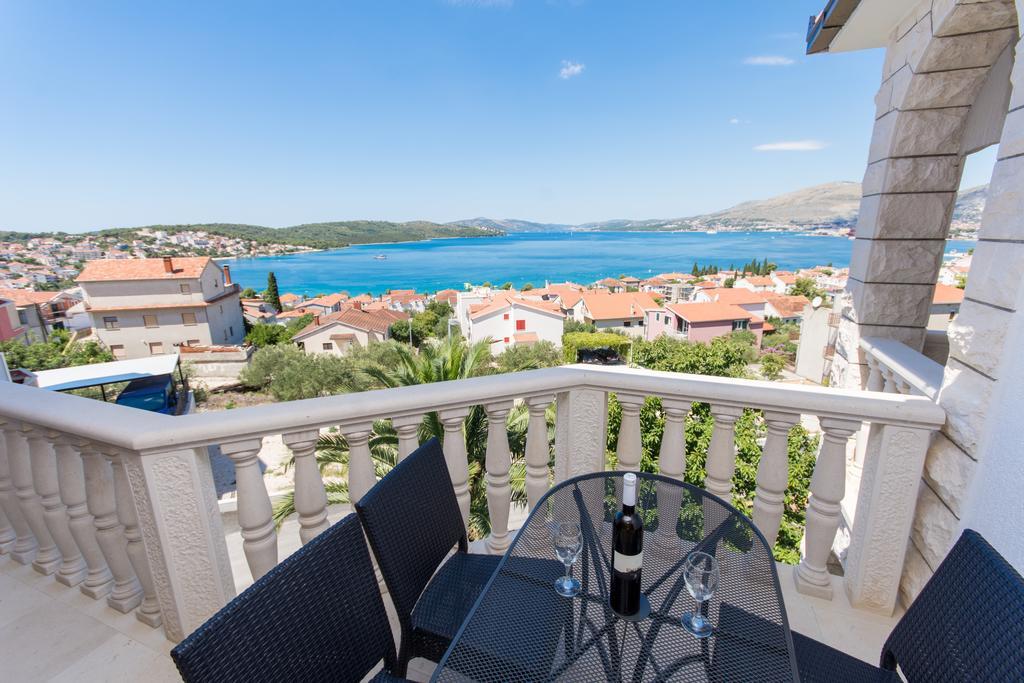 Apartments Bisera Трогір Екстер'єр фото