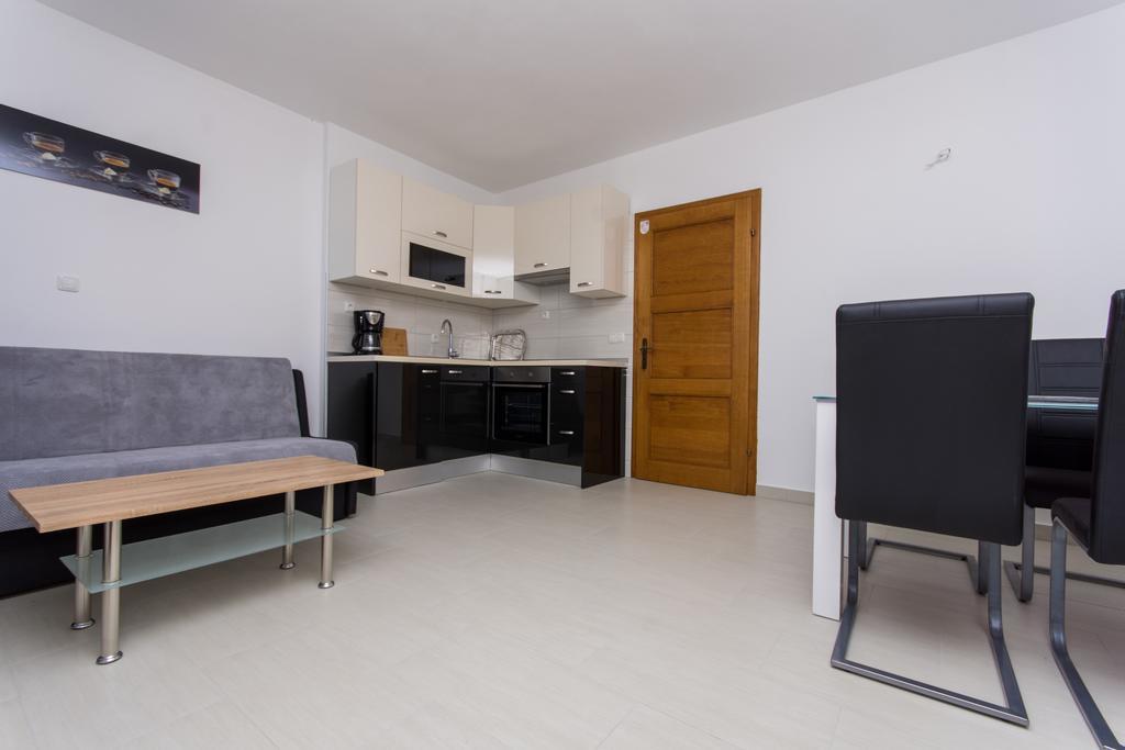 Apartments Bisera Трогір Екстер'єр фото