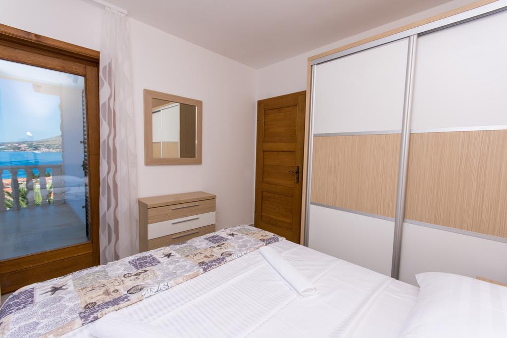 Apartments Bisera Трогір Екстер'єр фото