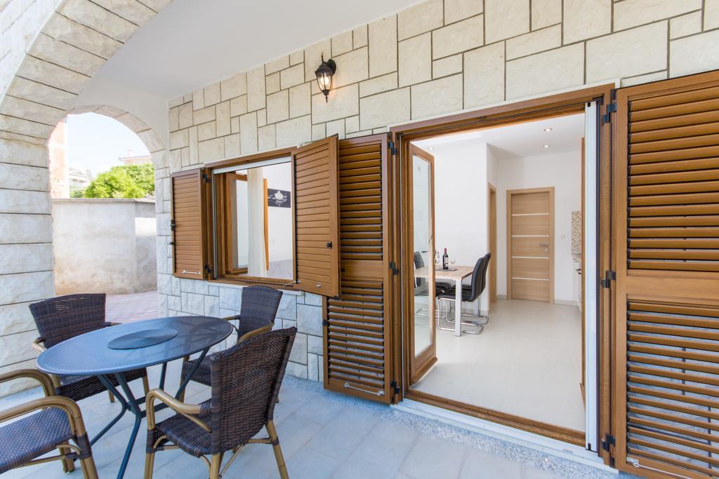 Apartments Bisera Трогір Екстер'єр фото