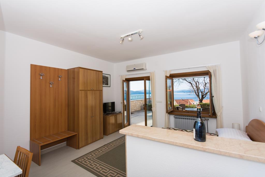 Apartments Bisera Трогір Екстер'єр фото