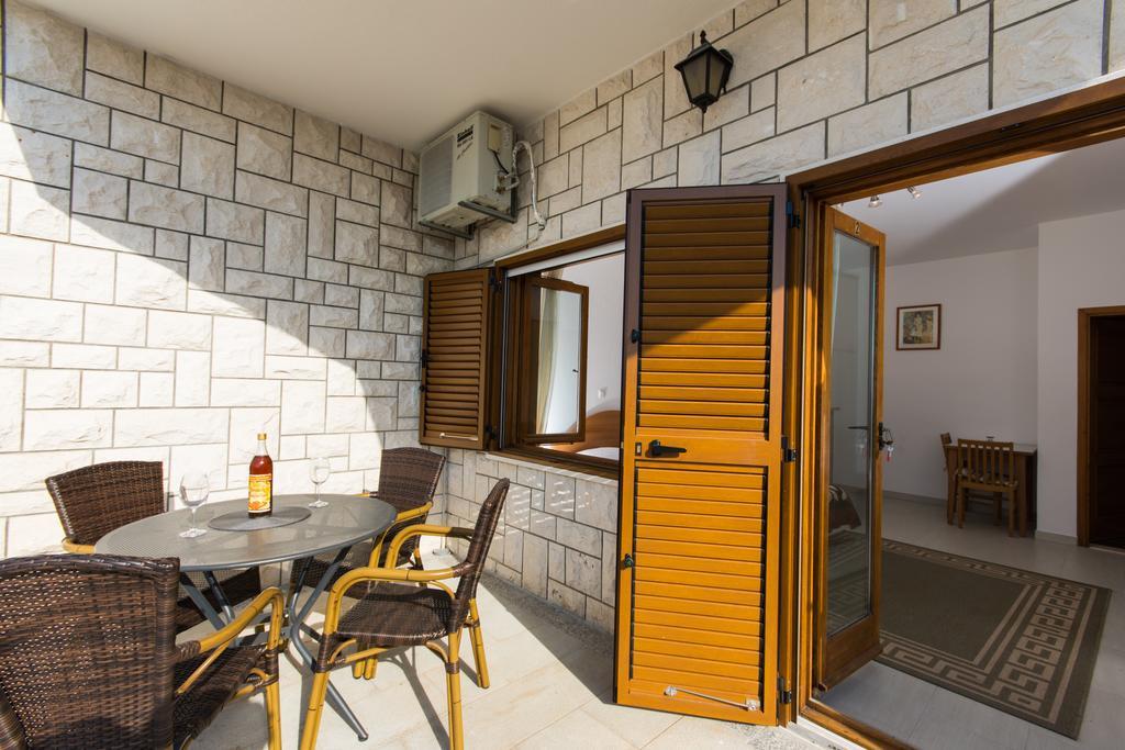 Apartments Bisera Трогір Екстер'єр фото